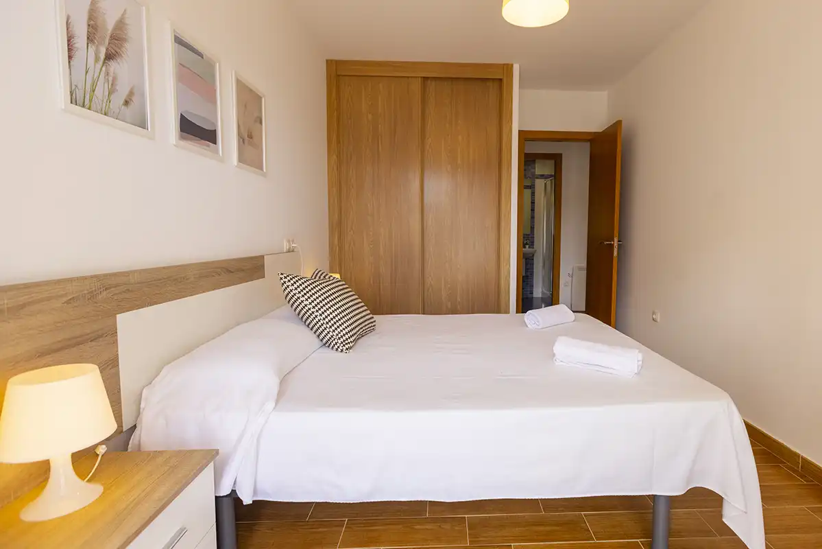 Apartamentos en la Costa de Lugo Playa de Llas 2 dormitorios Foz cama matrimonio