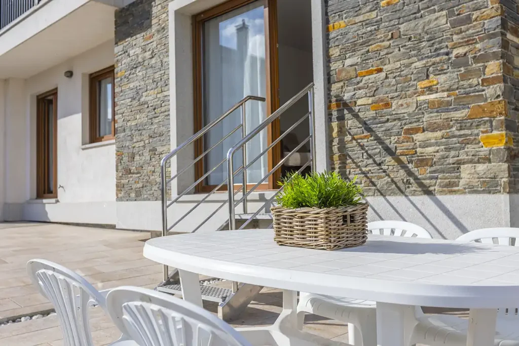 Apartamentos en la Costa de Lugo Playa de Llas 2 dormitorios Foz muebles terraza